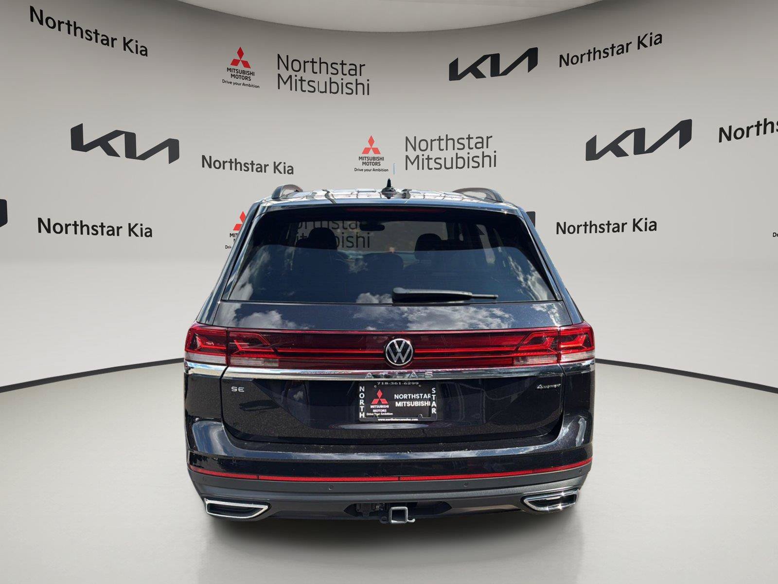 Used 2025 Volkswagen Atlas SE AWD/4WD image 6