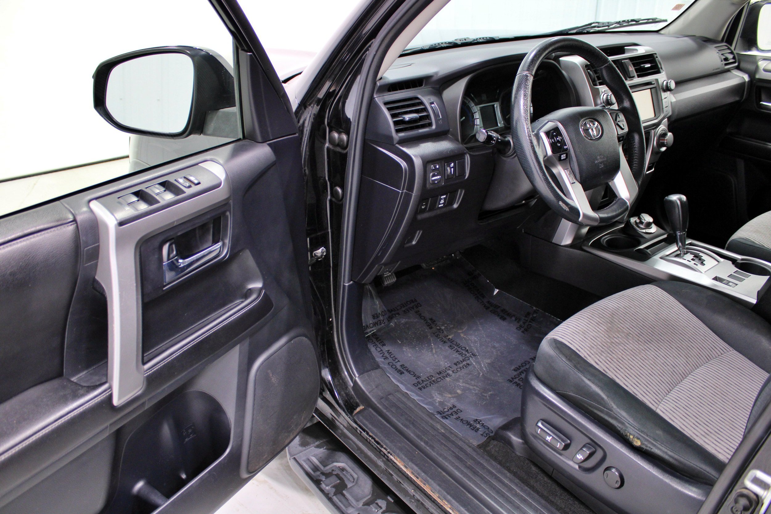 Used 2015 Toyota 4Runner SR5 AWD/4WD image 4
