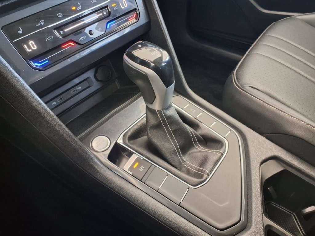 Used 2023 Volkswagen Tiguan SE w/ Panoramic Sunroof Package FWD image 33
