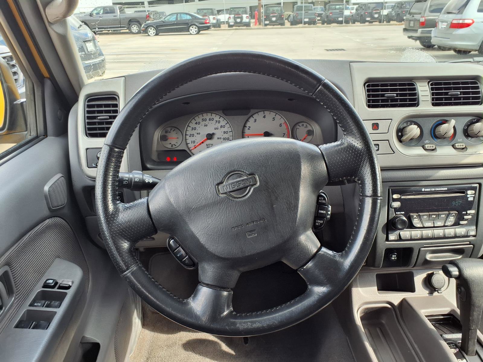 Used 2001 Nissan Xterra SE image 12