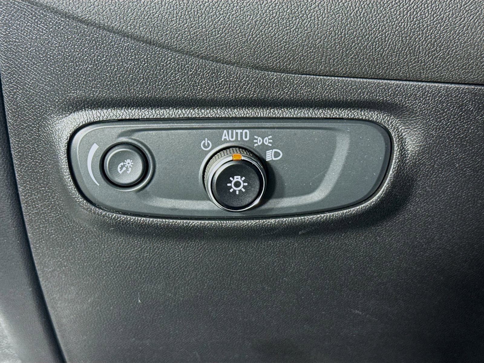 Used 2023 Chevrolet Equinox LT AWD/4WD image 11