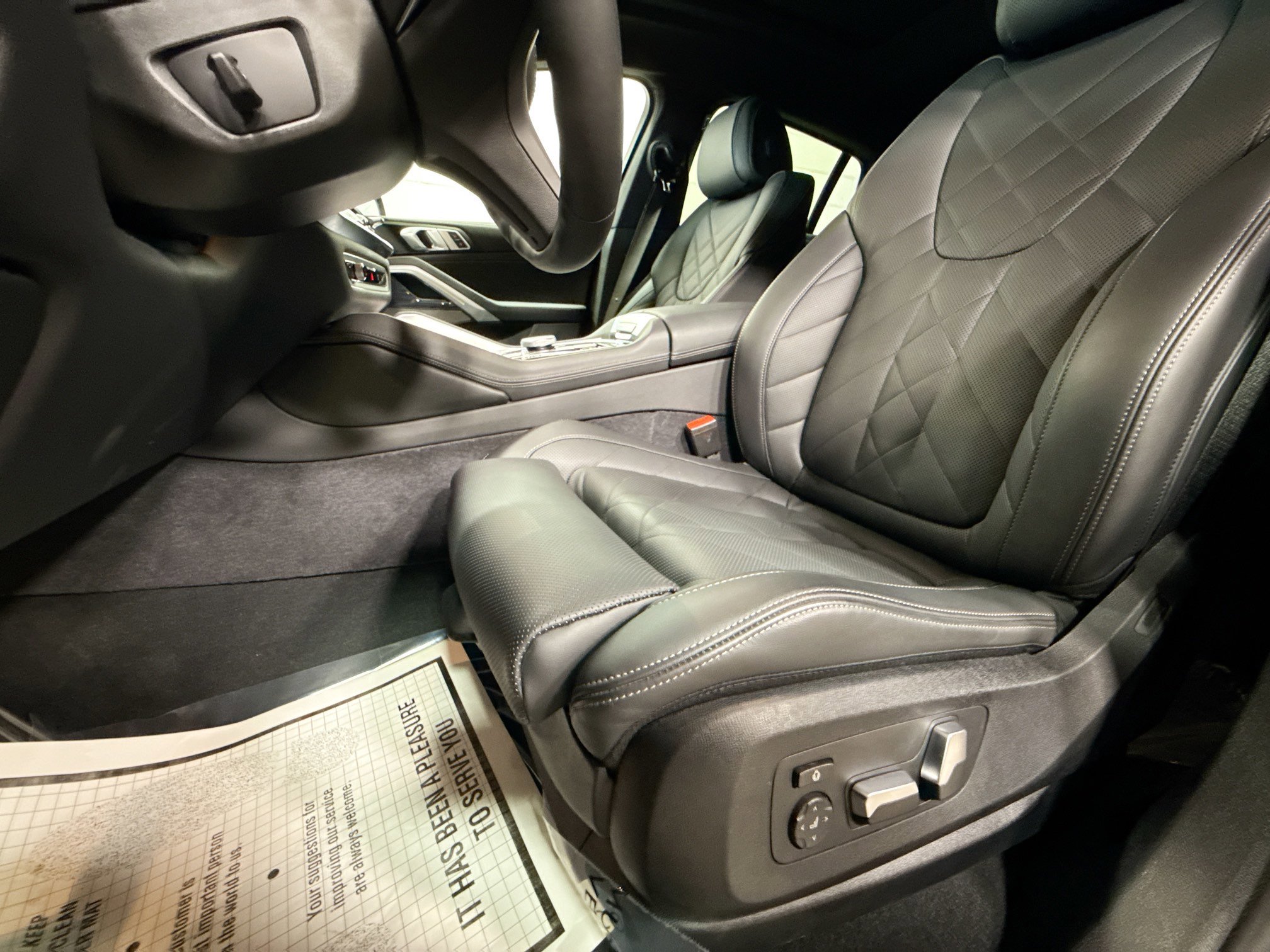 Used 2025 BMW X6 xDrive40i w/ Premium Package image 5