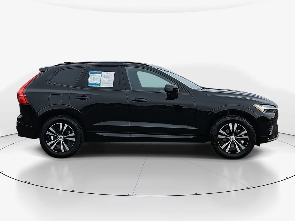 Used 2025 Volvo XC60 B5 Core image 4