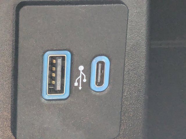 Used 2020 Ford Explorer XLT image 22