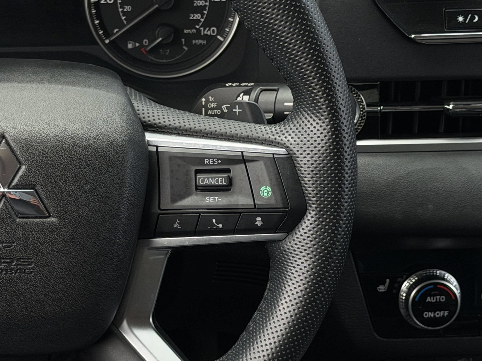 Used 2023 Mitsubishi Outlander SE FWD image 17