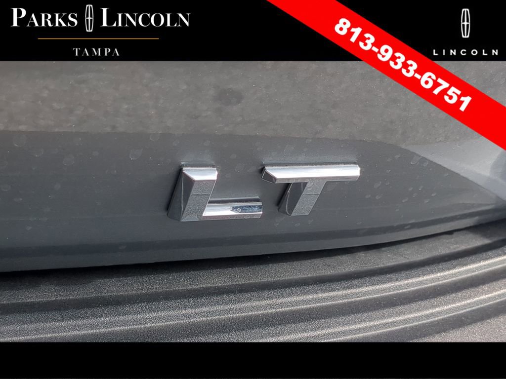 Used 2024 Chevrolet Suburban LT w/ Luxury Package RWD image 14