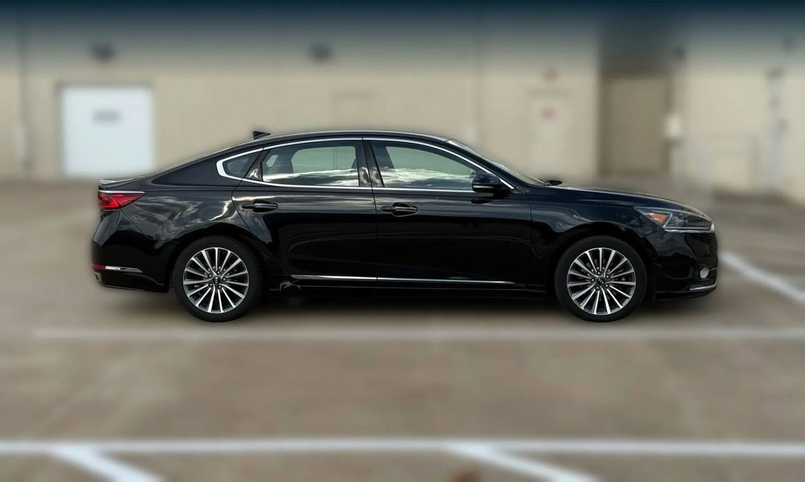 Used 2017 Kia Cadenza Premium FWD image 10