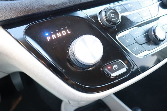 Used 2022 Chrysler Pacifica Touring-L image 16