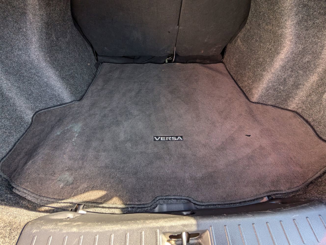 Used 2021 Nissan Versa SR FWD image 19