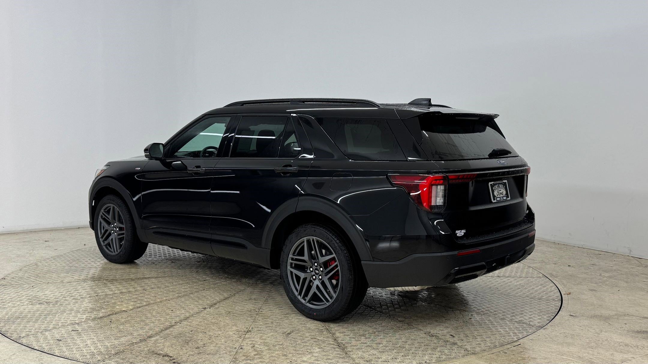 New 2026 Ford Explorer ST-Line w/ ST-Line Street Pack image 3