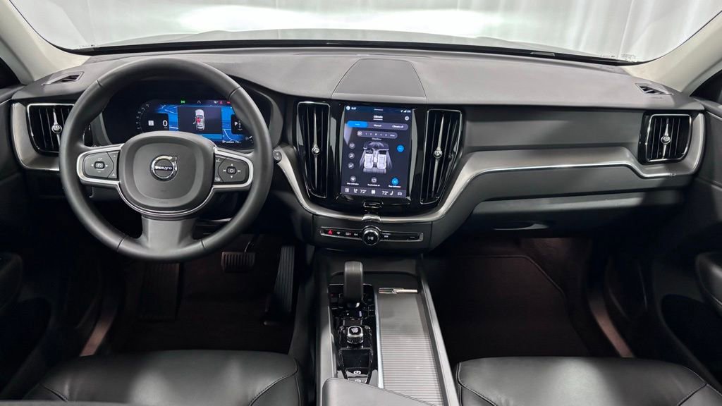 Certified 2025 Volvo XC60 B5 Core AWD/4WD image 2