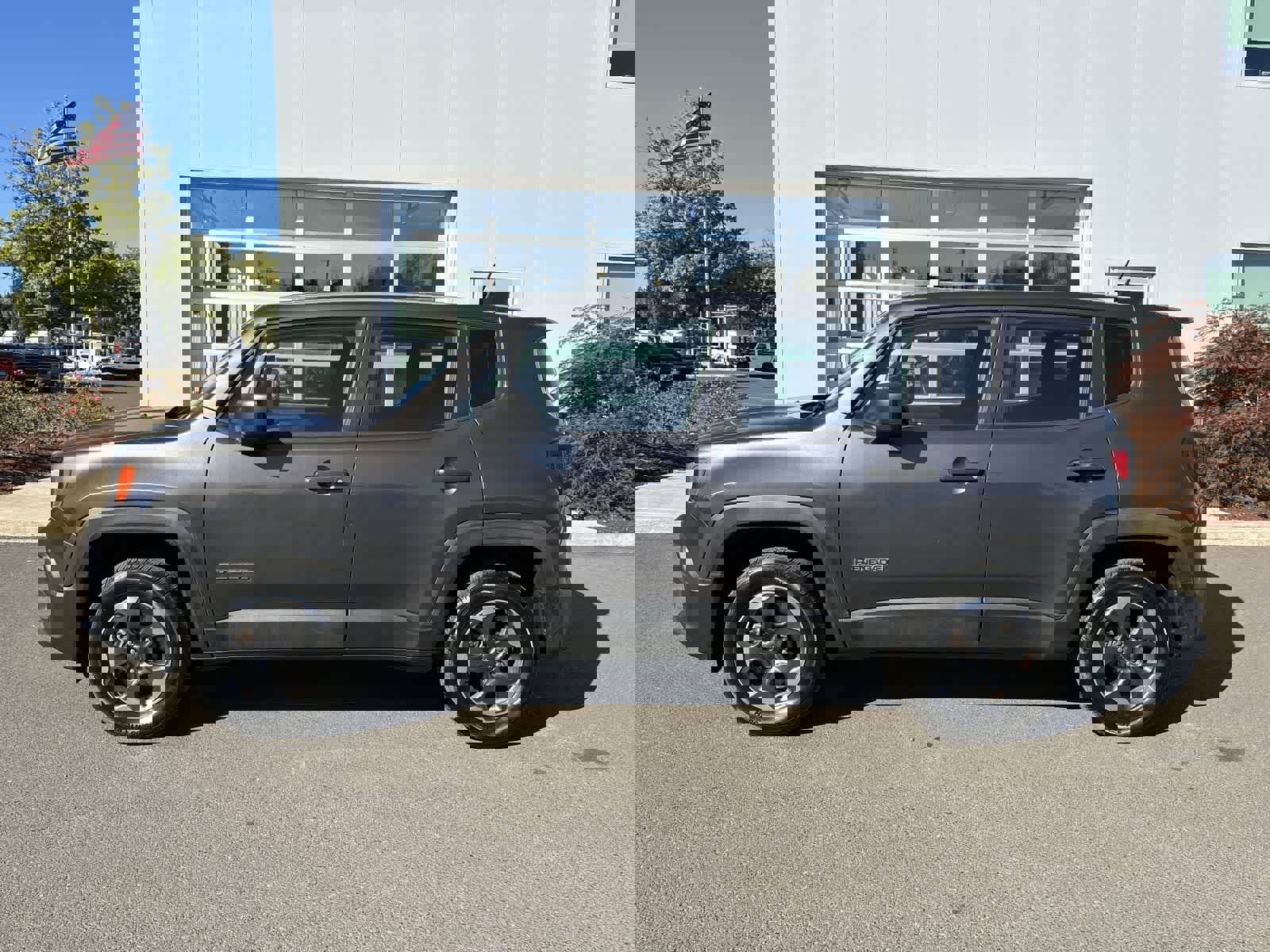 Certified 2016 Jeep Renegade Sport w/ Power & Air Group image 2