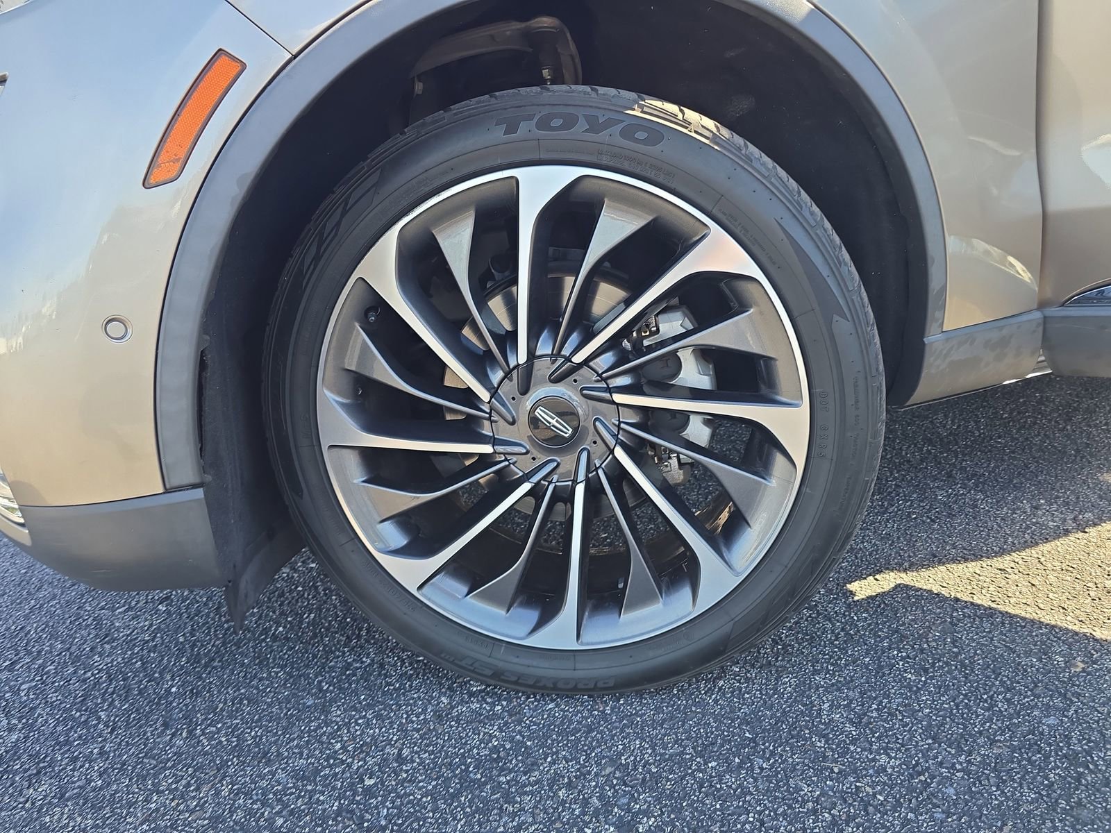 Used 2020 Lincoln Aviator Reserve w/ Equipment Group 202A image 30