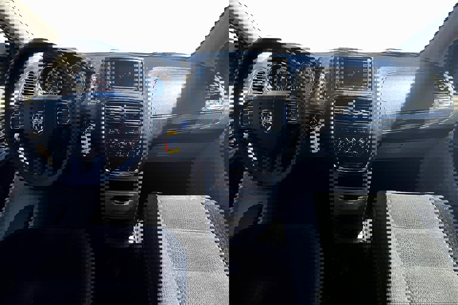 Used 2019 Dodge Grand Caravan SE w/ UConnect Hands-Free Group image 13