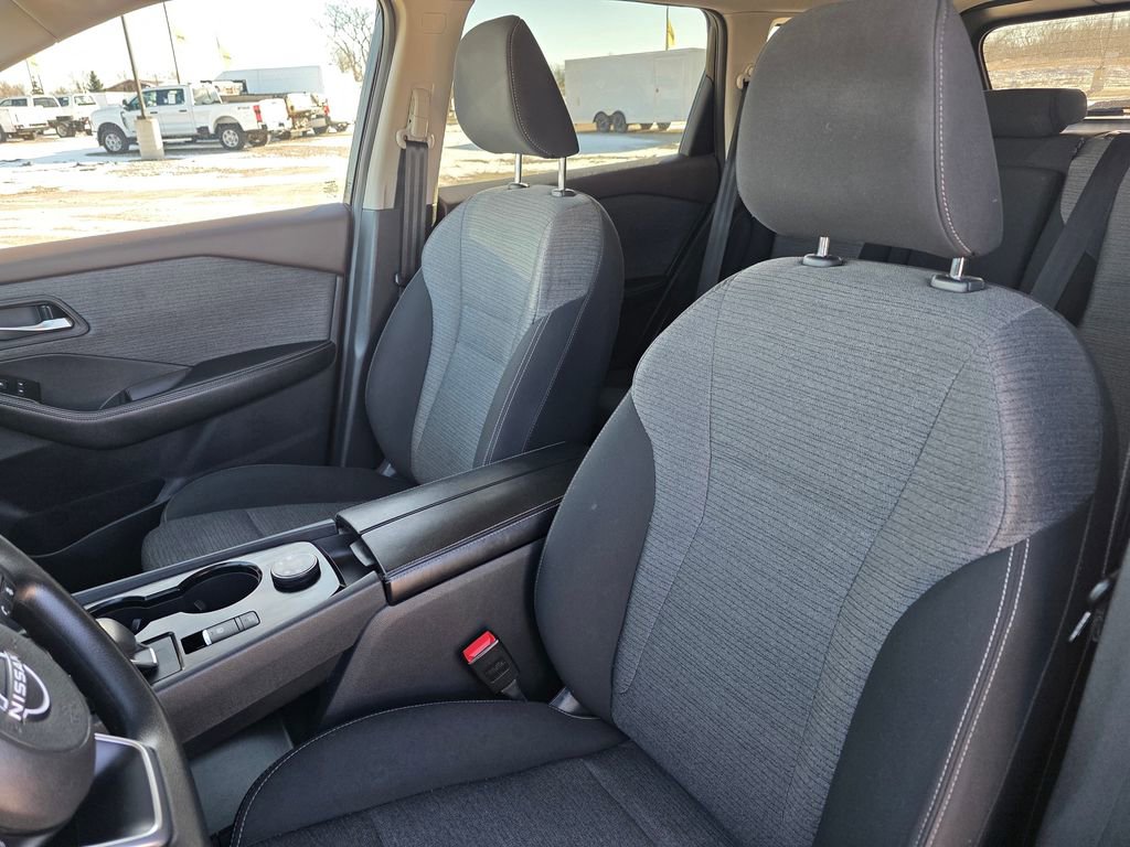 Used 2023 Nissan Rogue SV image 26