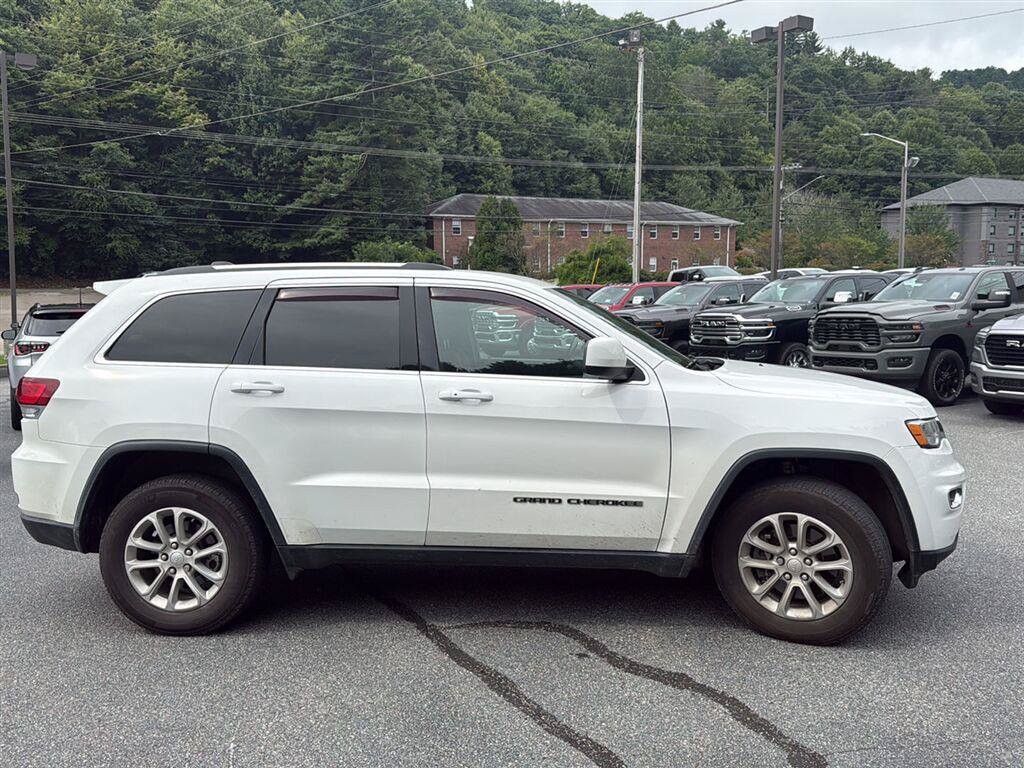 Used 2021 Jeep Grand Cherokee Laredo AWD/4WD image 37