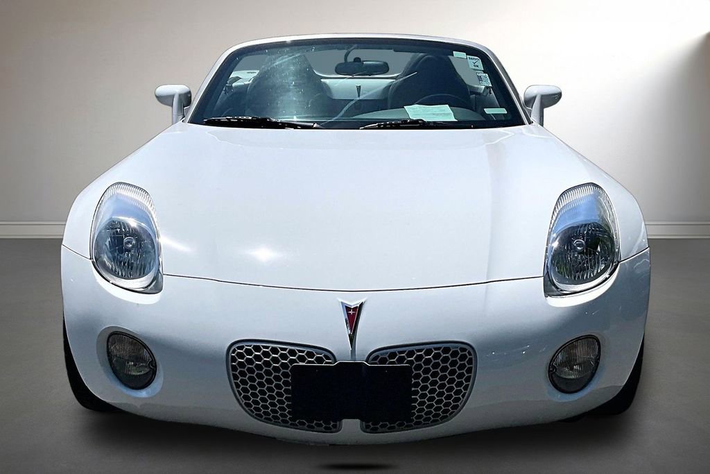 Used 2006 Pontiac Solstice Convertible w/ Premium Package RWD image 2