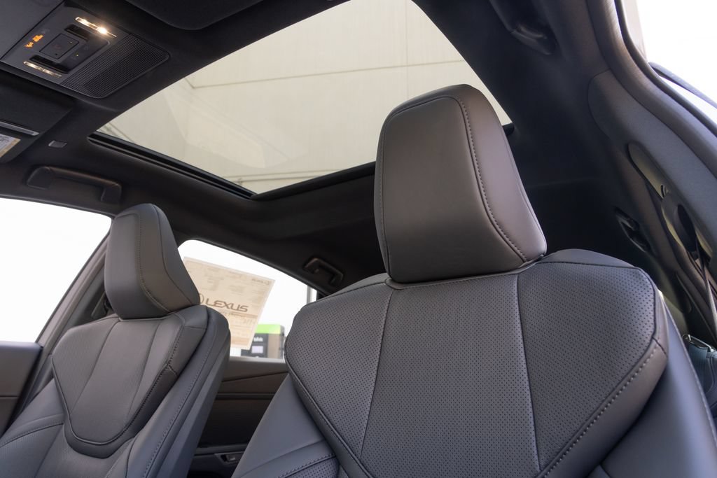 New 2026 Lexus ES 350e w/ Convenience Package FWD image 17