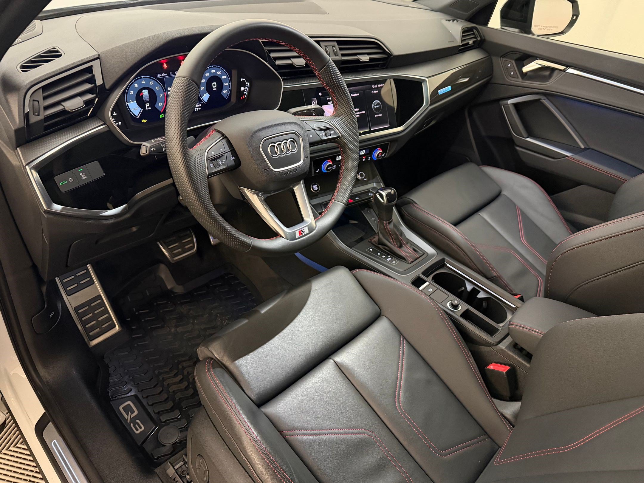 Certified 2025 Audi Q3 2.0T Premium Plus w/ Premium Plus Package AWD/4WD image 4