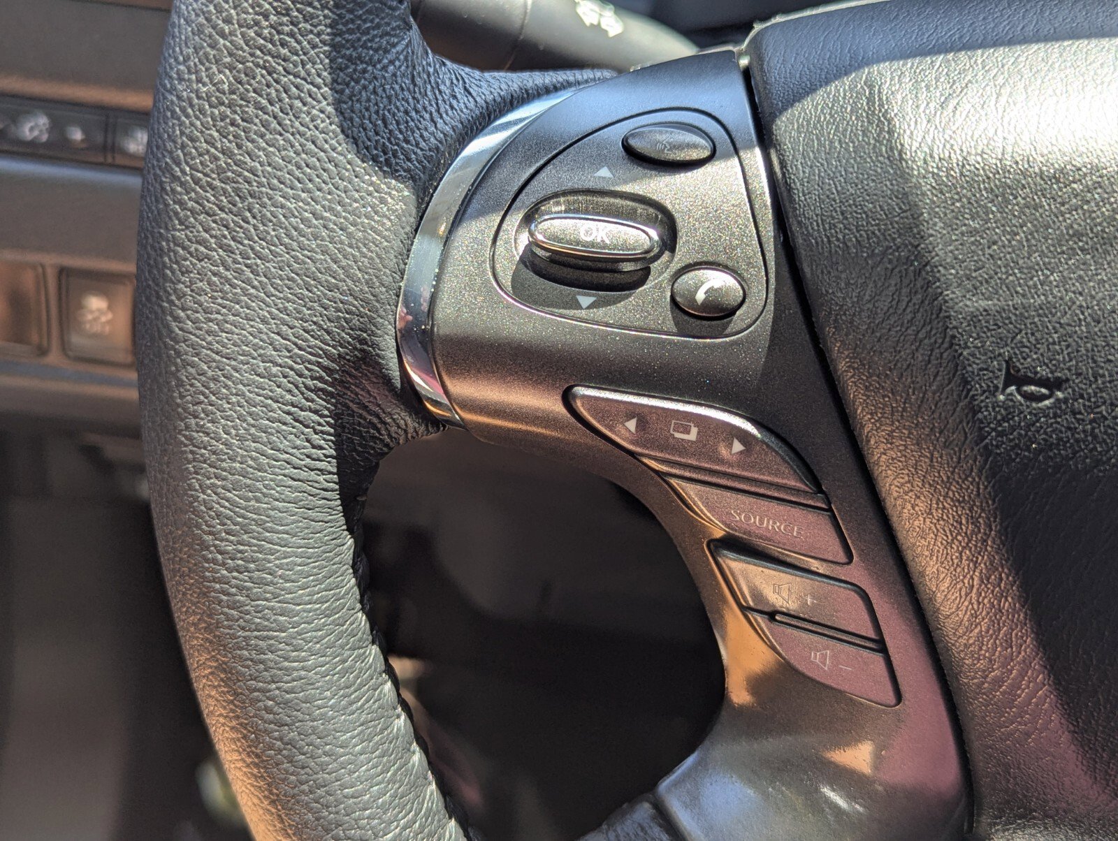 Certified 2024 Nissan Murano SV FWD image 29