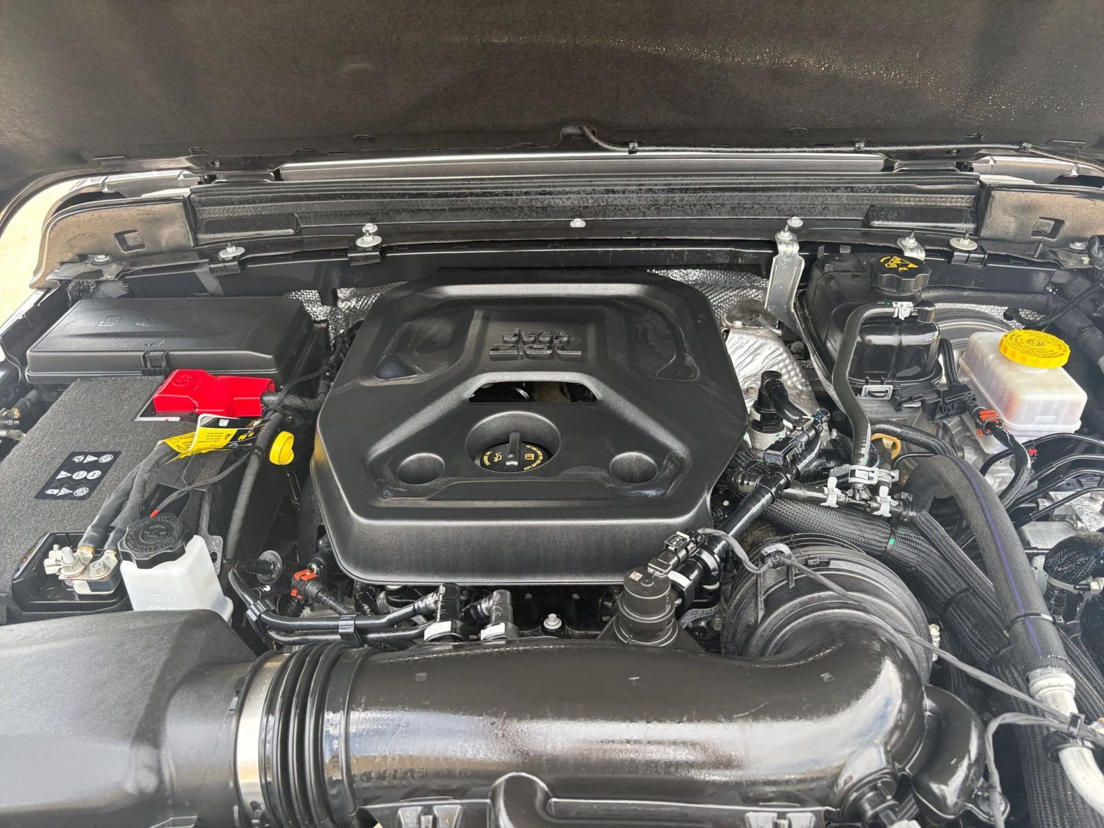 Used 2025 Jeep Wrangler Sahara image 31