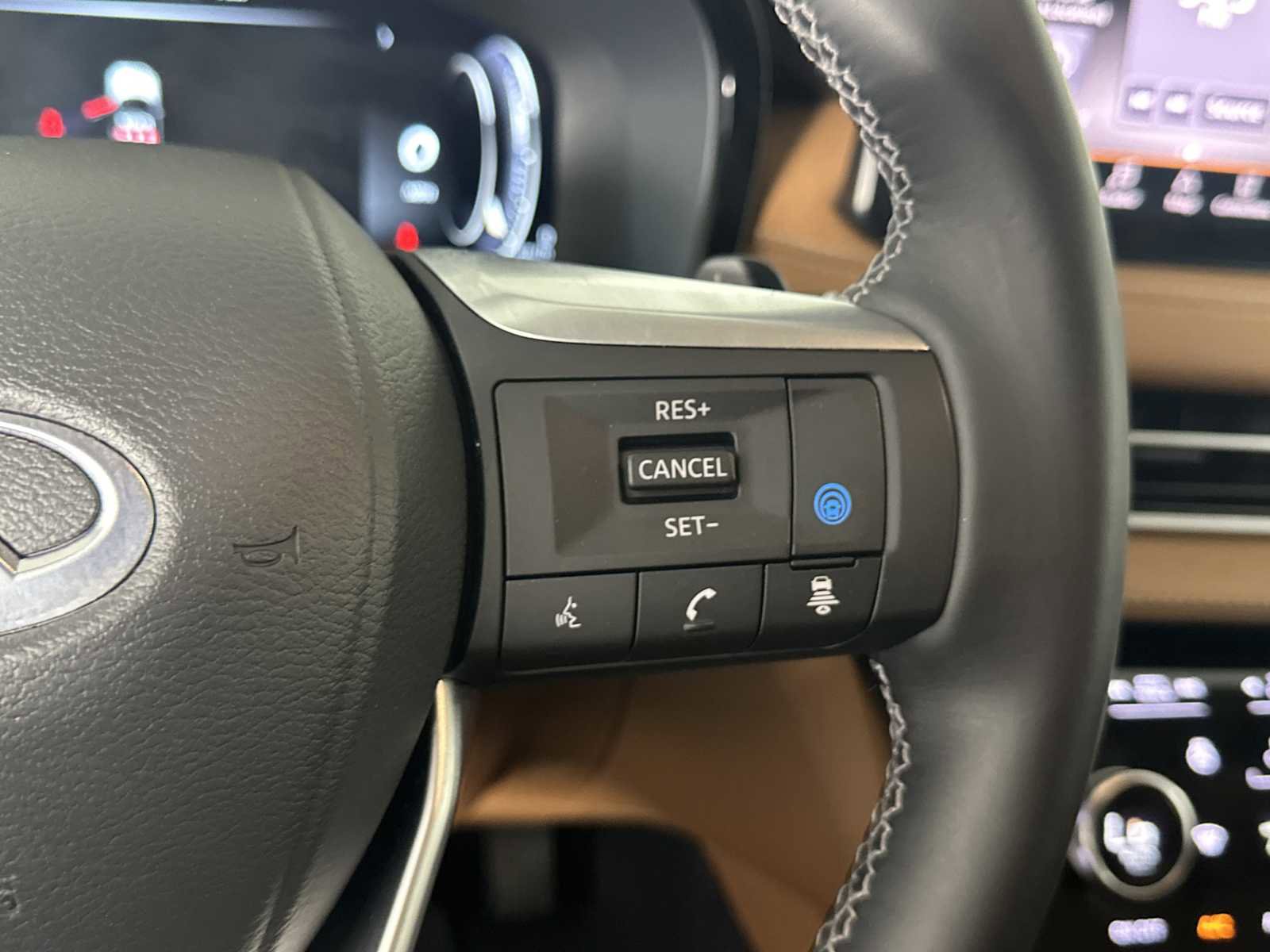 Used 2025 INFINITI QX60 Sensory AWD/4WD image 36