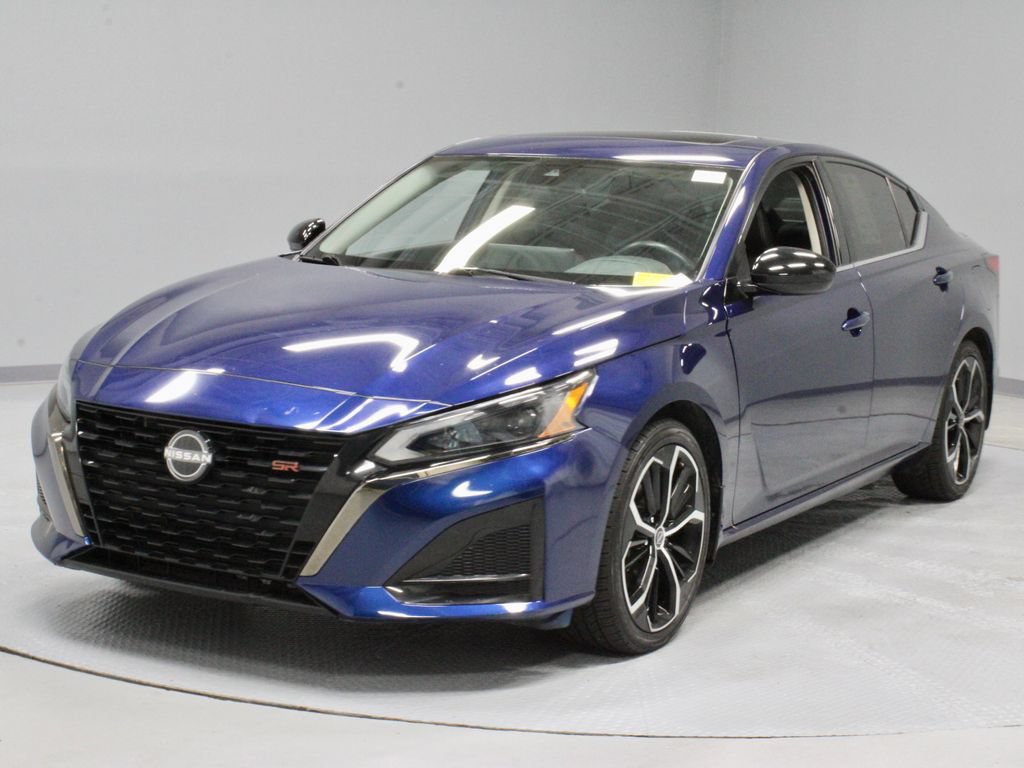 Certified 2023 Nissan Altima 2.5 SR w/ SR Premium Package FWD image 8