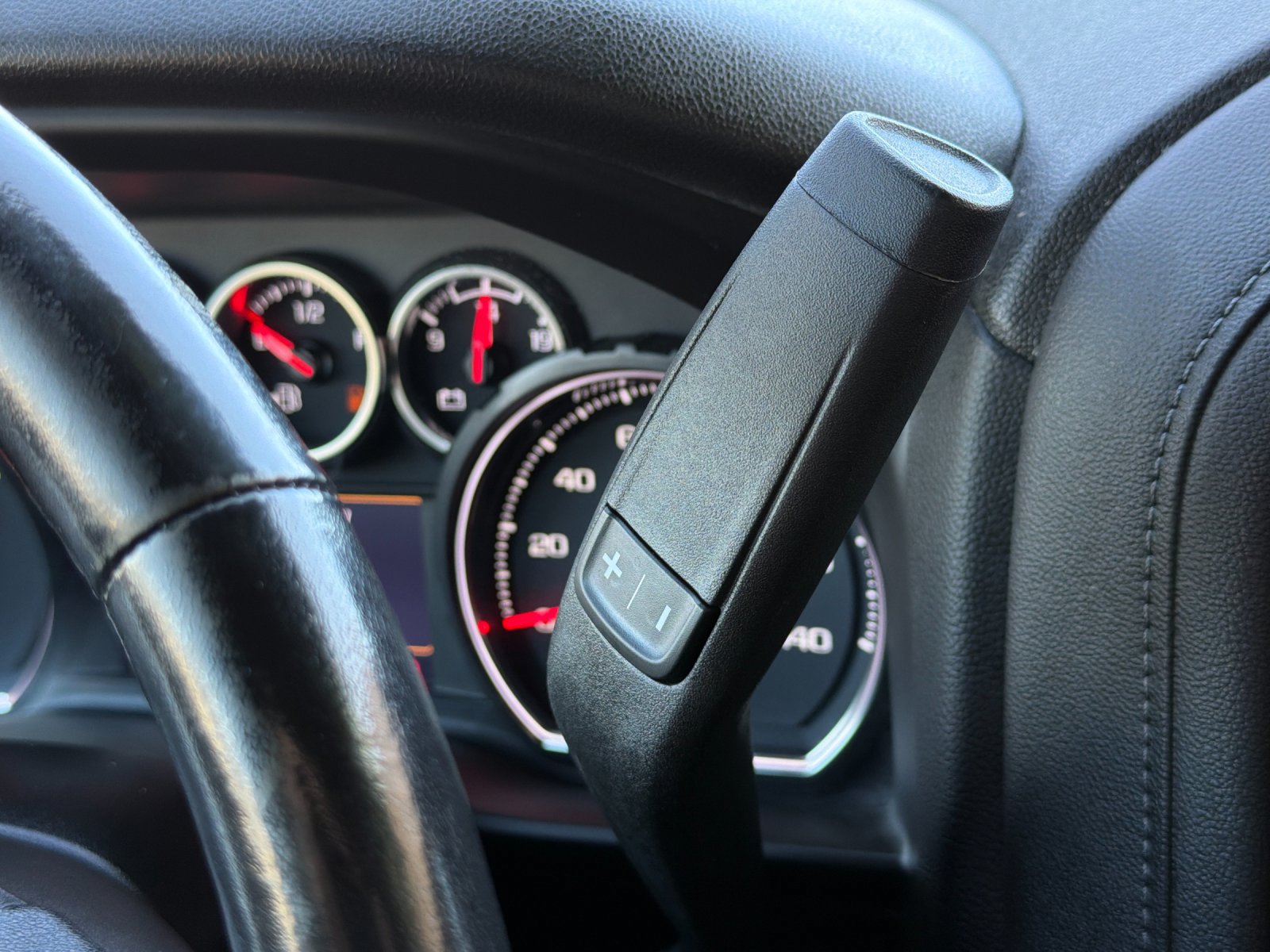 Used 2022 Chevrolet Silverado 1500 LT RWD image 19