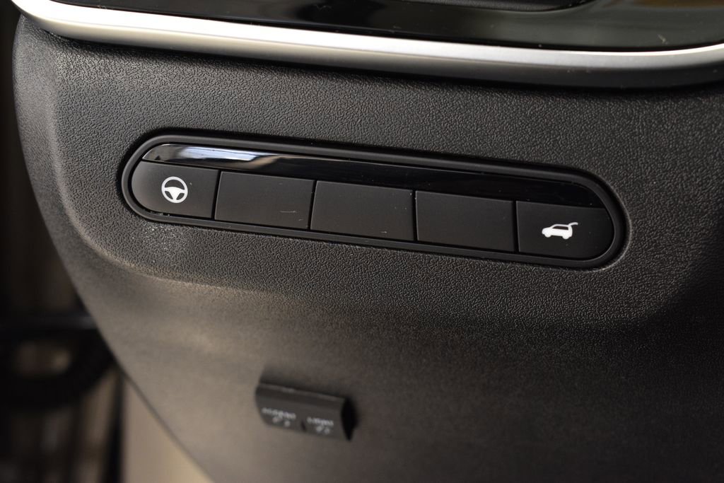 Certified 2026 INFINITI QX60 Luxe w/ Family Package image 18