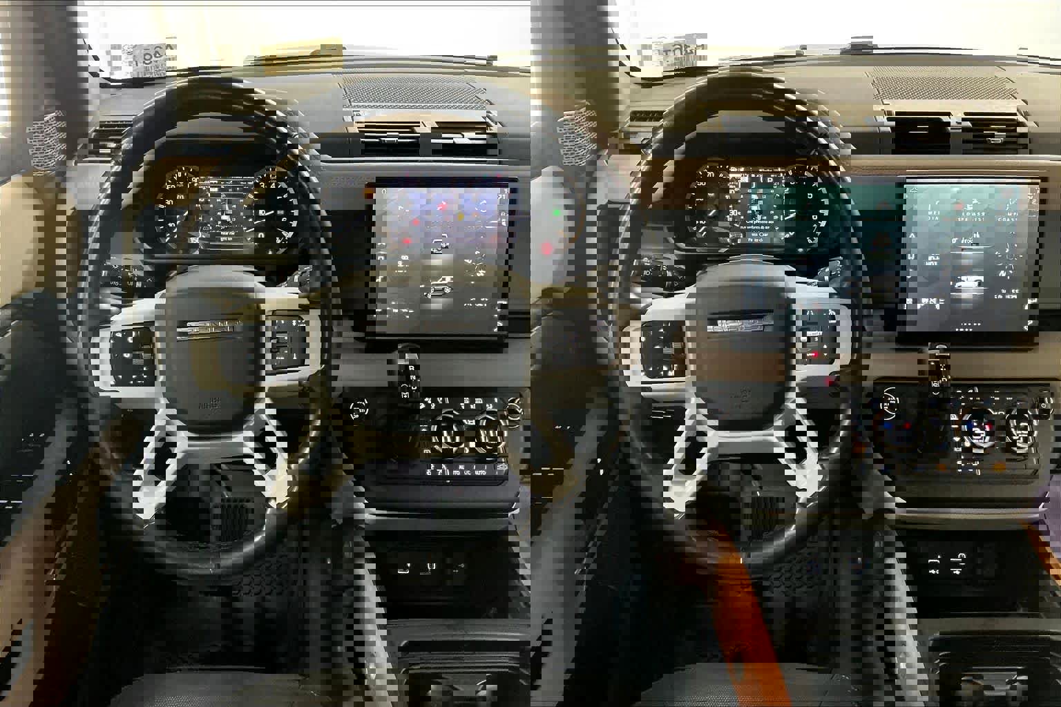 Used 2023 Land Rover Defender 130 X-Dynamic SE image 8