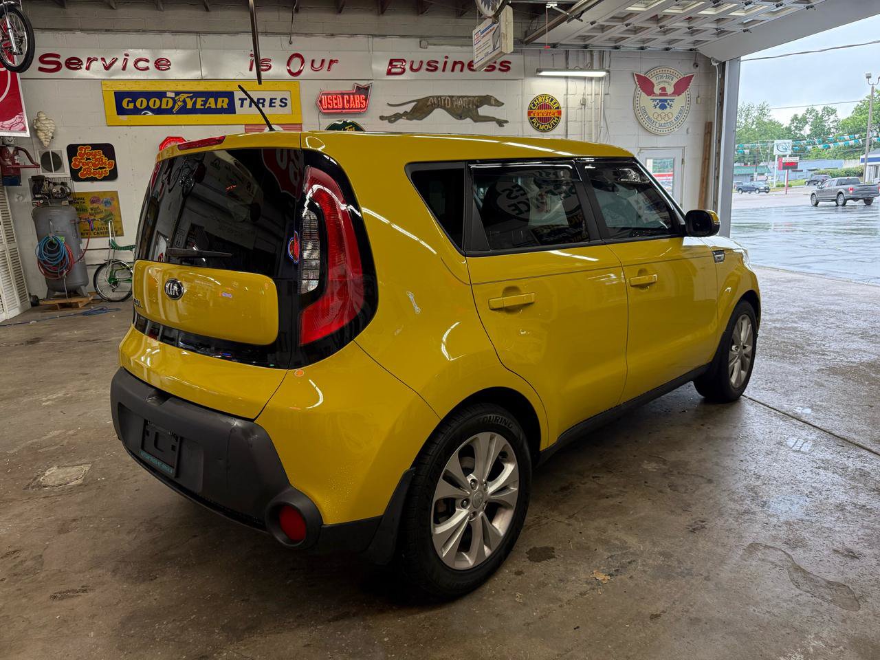 Used 2014 Kia Soul + FWD image 5
