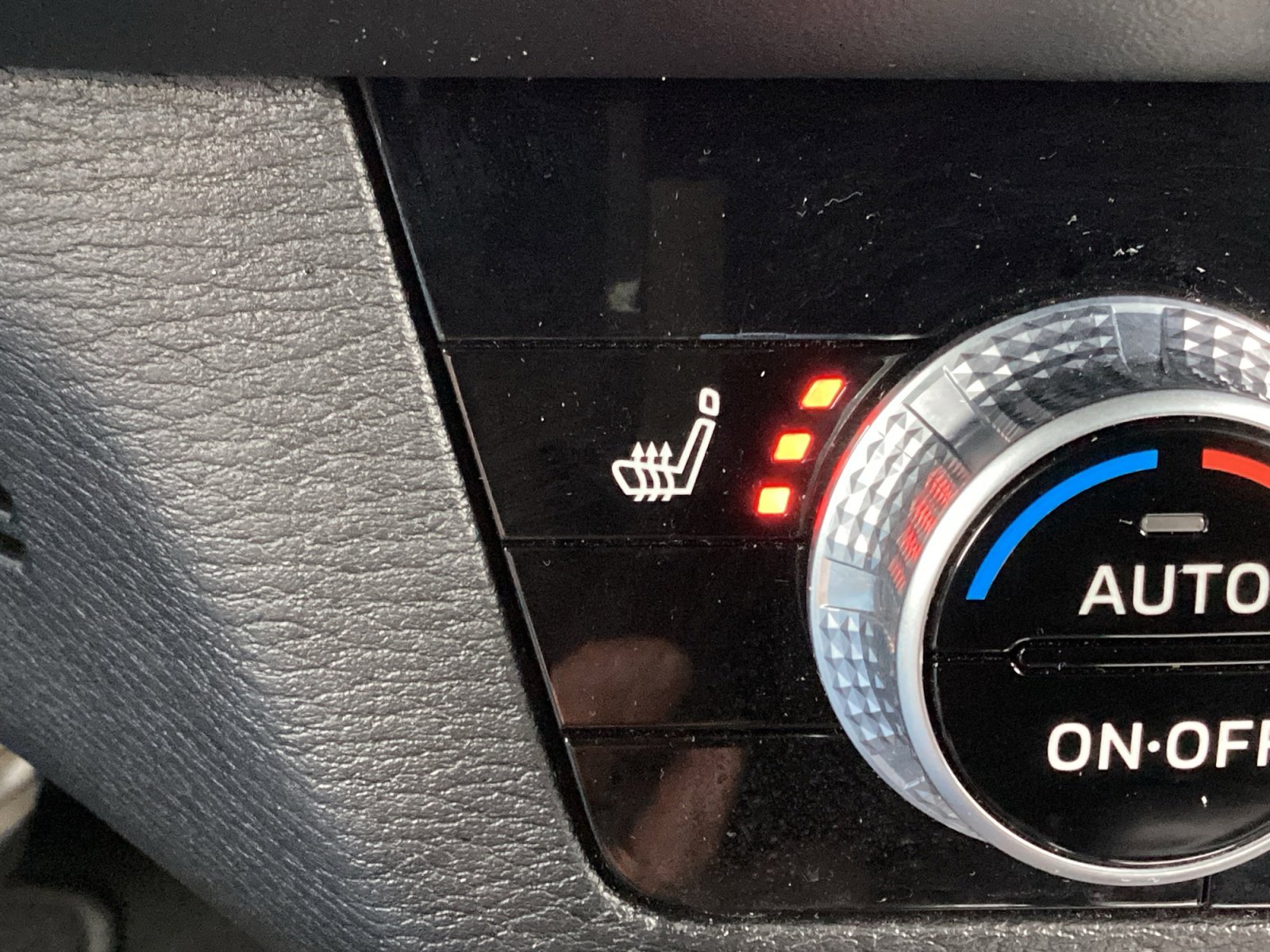 Used 2024 Mitsubishi Outlander SE Black Edition FWD image 6