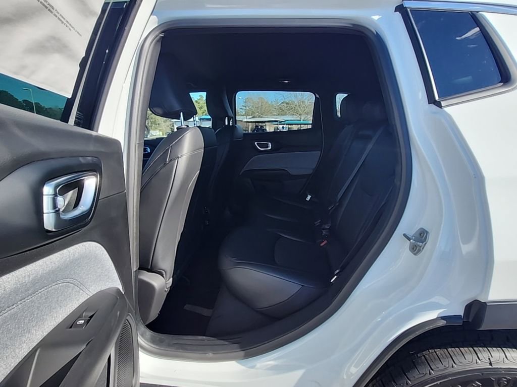 New 2026 Jeep Compass Latitude image 25