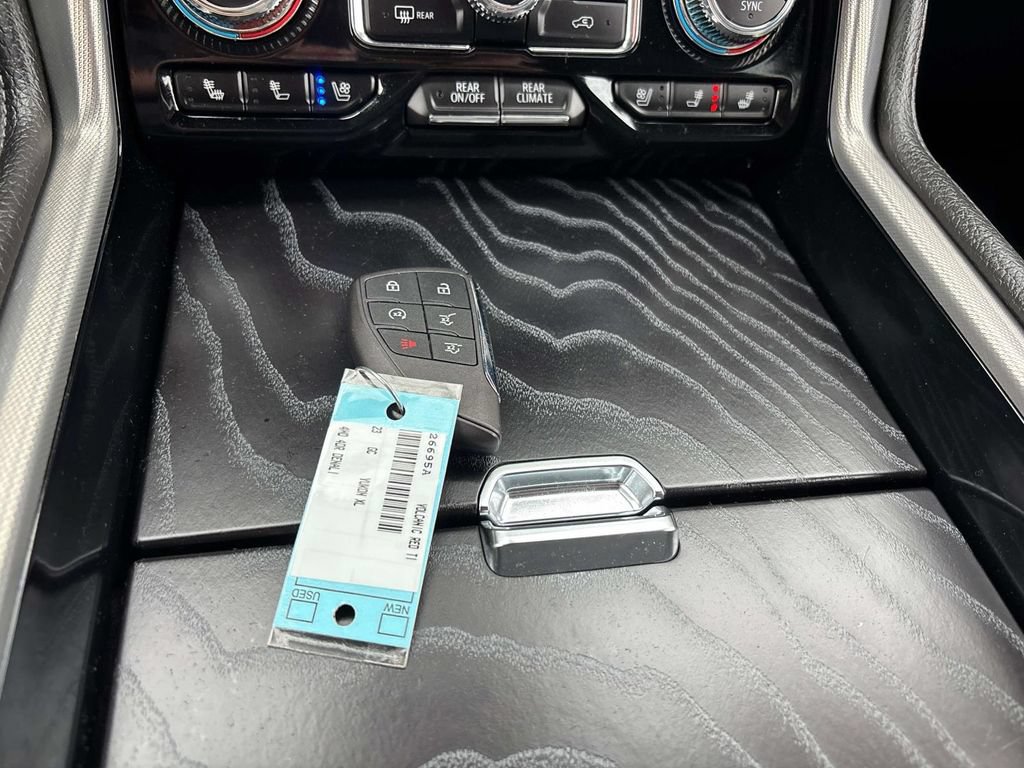 Used 2023 GMC Yukon XL Denali AWD/4WD image 33