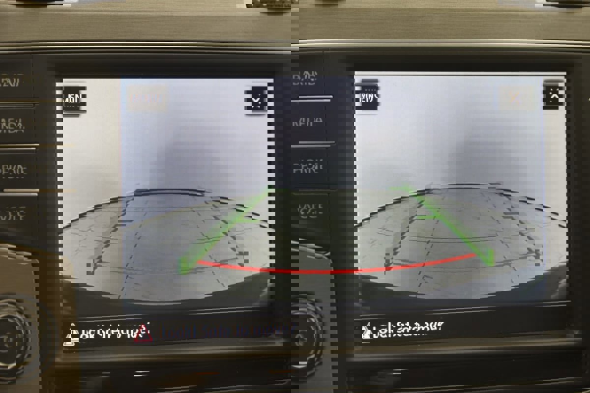 Used 2017 Volkswagen Golf Wolfsburg Edition image 9