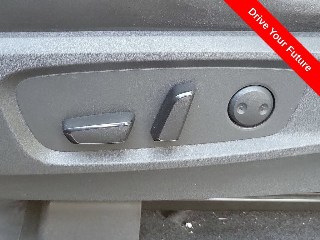 Used 2022 Nissan Pathfinder Platinum w/ Cargo Package FWD image 18