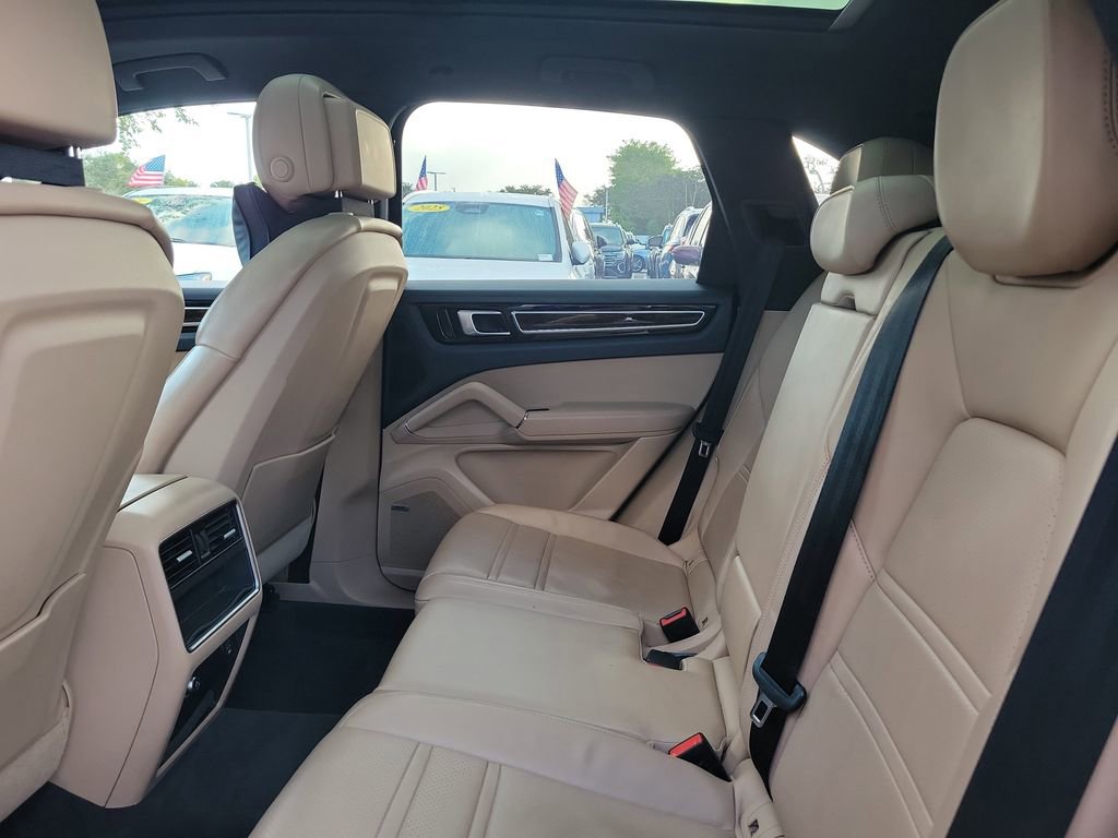 Used 2019 Porsche Cayenne E-Hybrid image 8