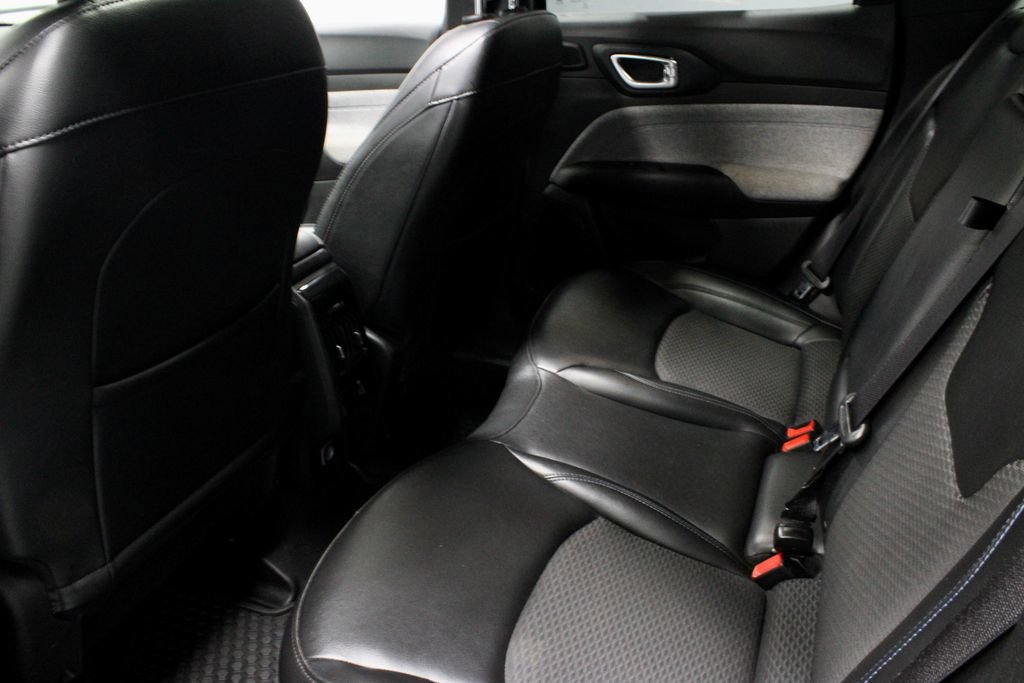 Used 2023 Jeep Compass Latitude w/ Sun and Sound Group AWD/4WD image 20
