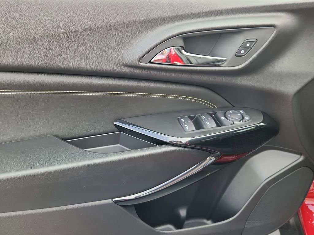 New 2026 Chevrolet Trax LT w/ Sunroof Package image 9