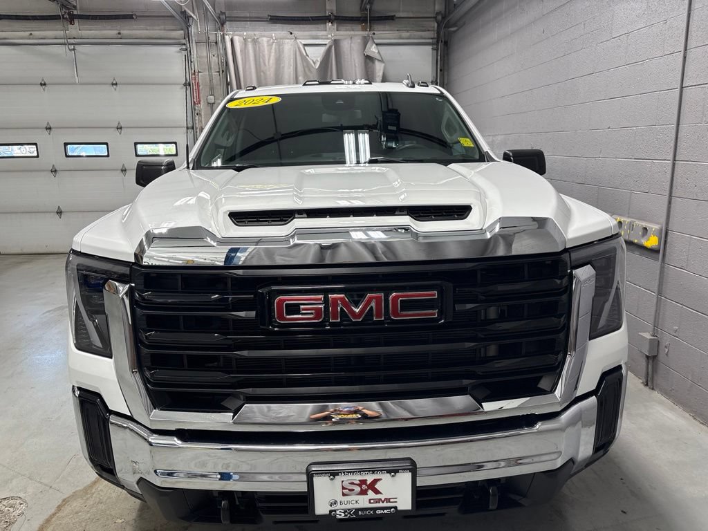 Used 2024 GMC Sierra 2500 Pro w/ Convenience Package AWD/4WD image 2