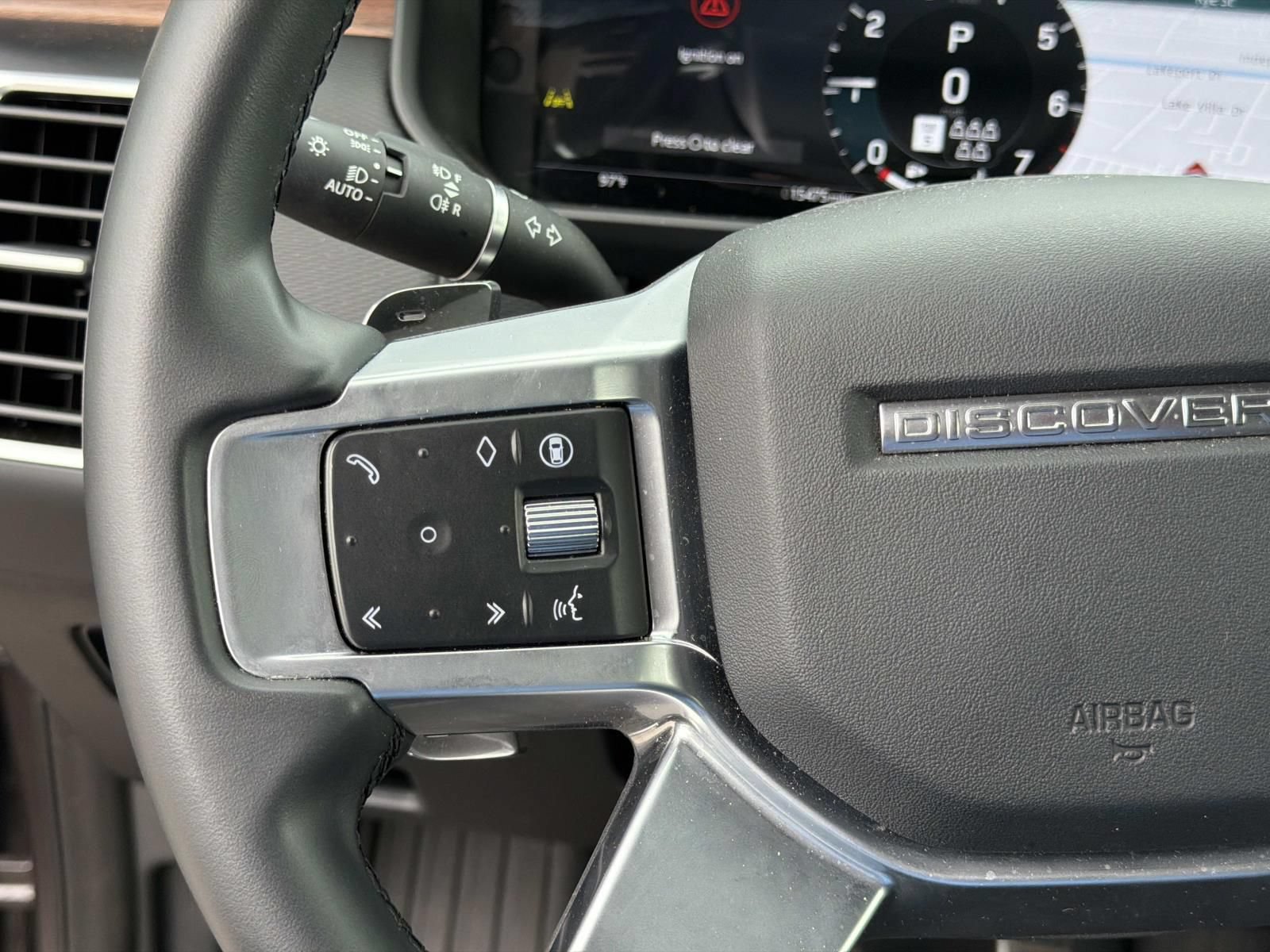 Used 2025 Land Rover Discovery Dynamic SE AWD/4WD image 23