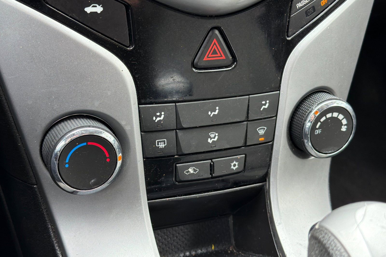 Used 2015 Chevrolet Cruze LT FWD image 17