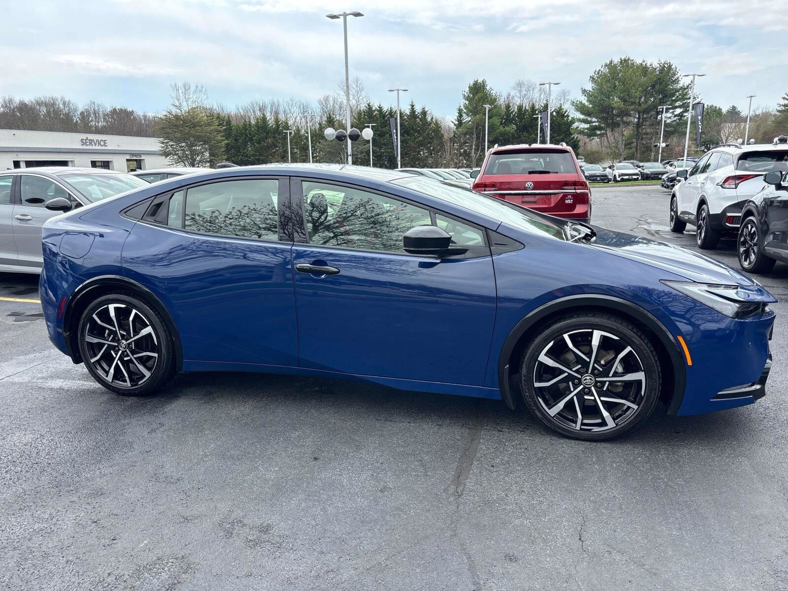 Used 2024 Toyota Prius Prime FWD image 4
