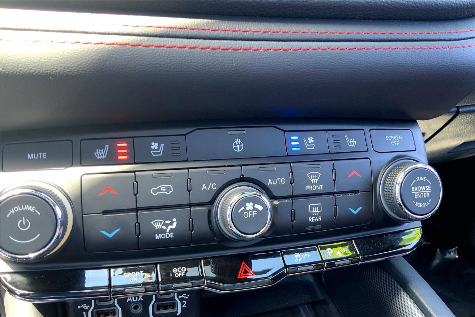Used 2025 Dodge Durango R/T AWD/4WD image 35