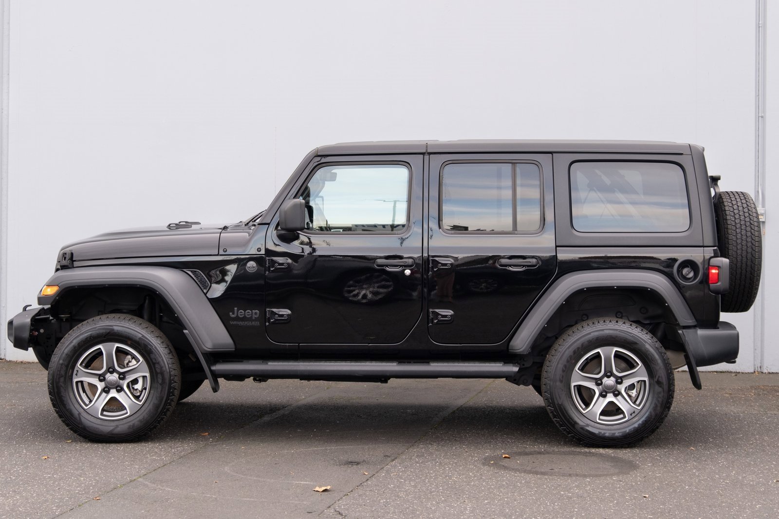 Used 2022 Jeep Wrangler Unlimited Sport w/ Uconnect 4C Nav & Sound Group image 23