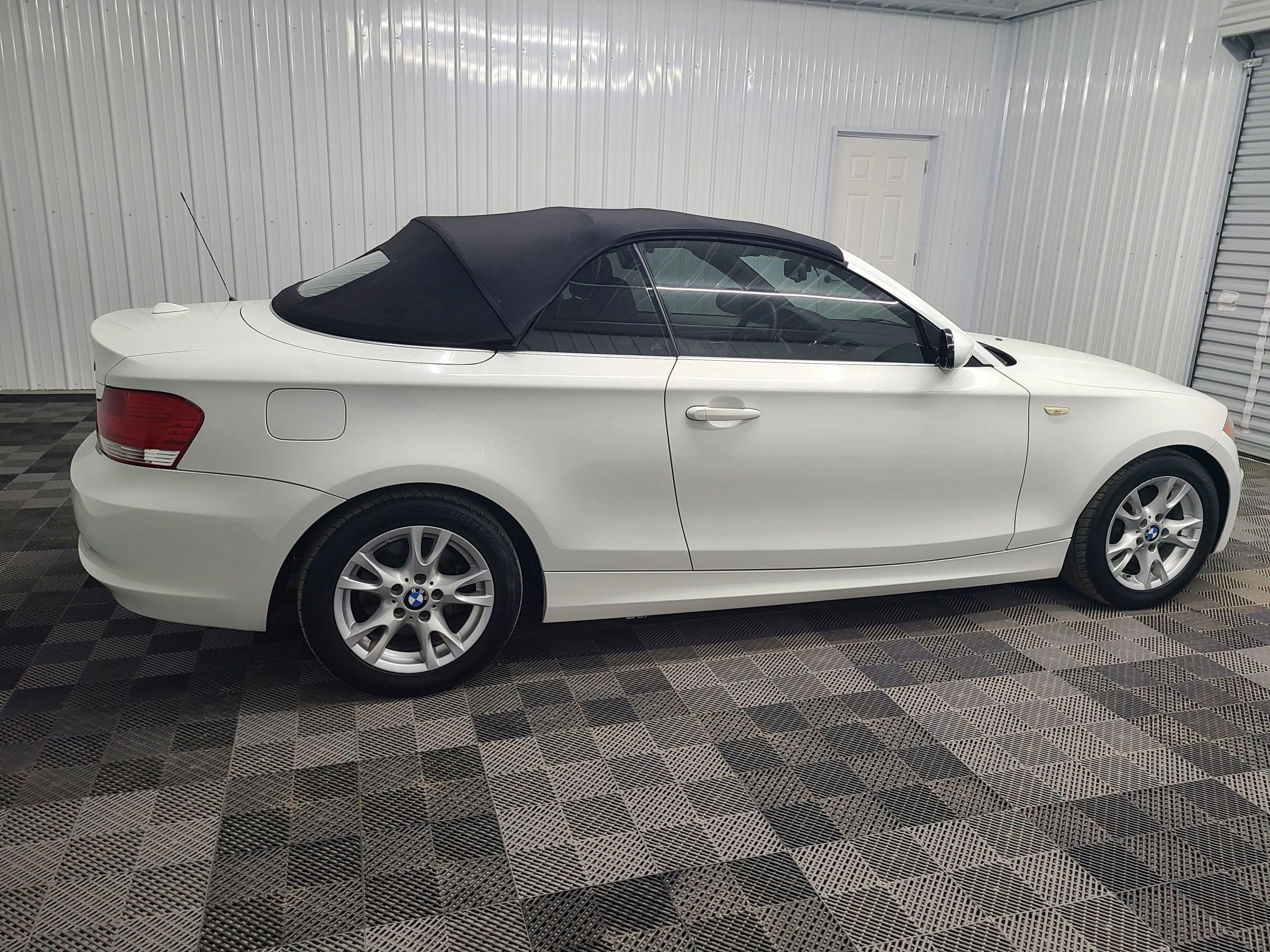 Used 2009 BMW 128i Convertible RWD image 12