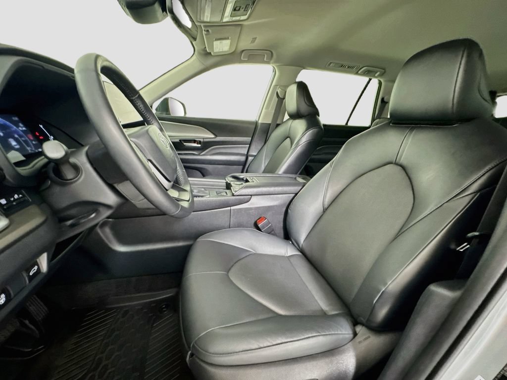 Used 2024 Toyota Grand Highlander AWD image 12