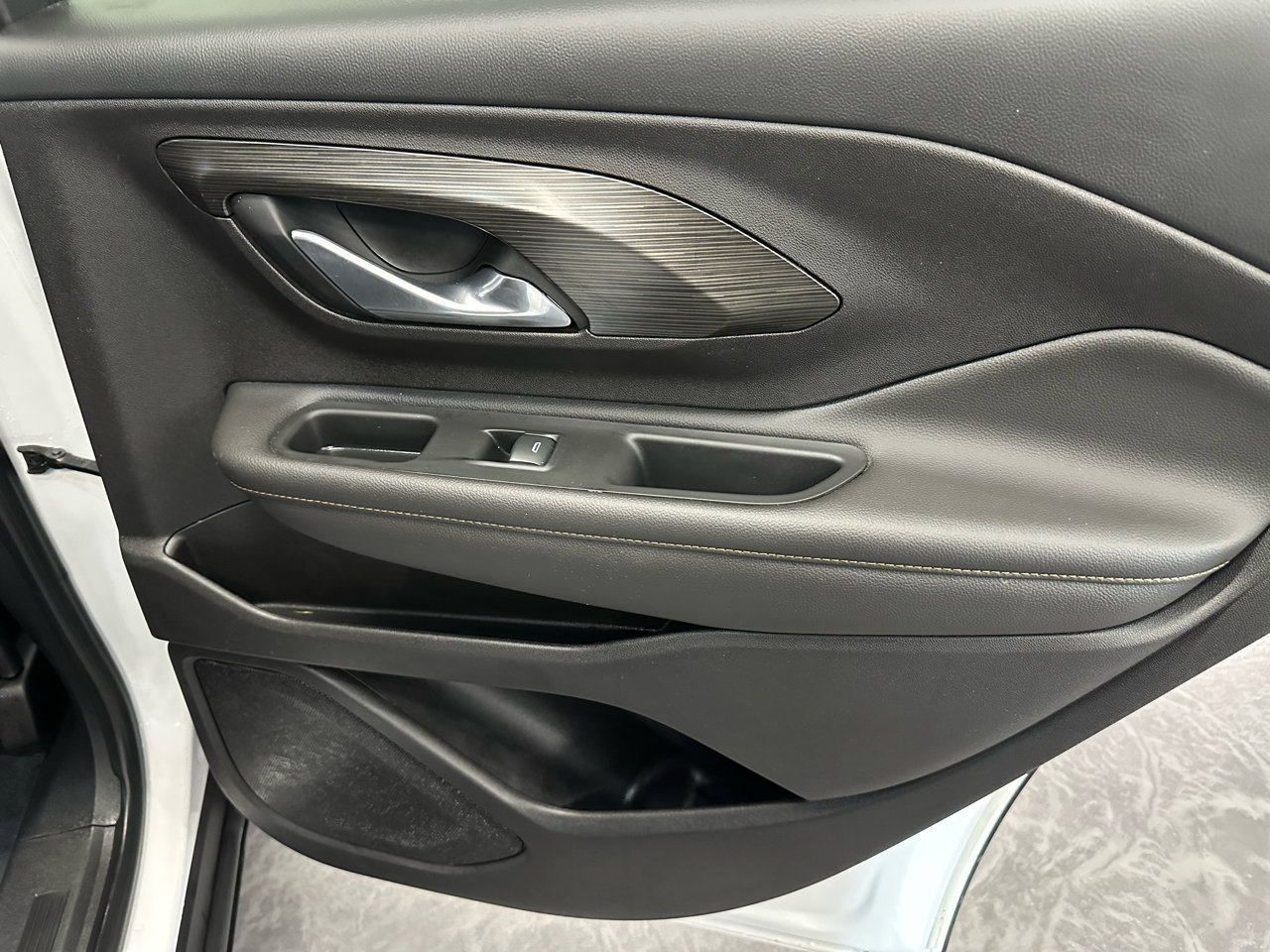 Used 2018 GMC Terrain SLT w/ Infotainment Package II image 11