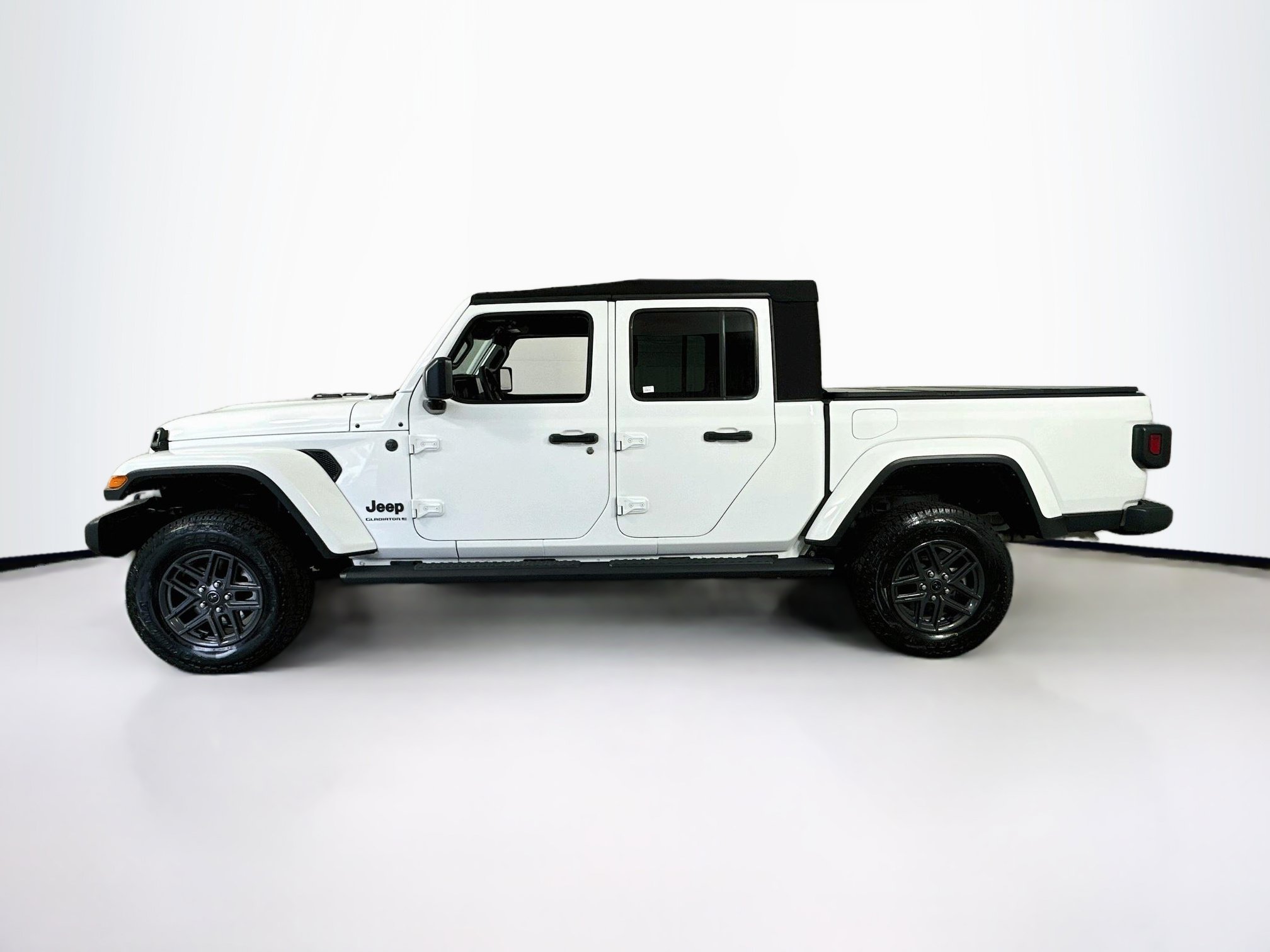 Used 2024 Jeep Gladiator Sport AWD/4WD image 8