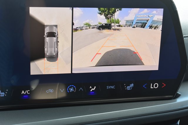 New 2026 Chevrolet Traverse LT w/ Driver Confidence Package FWD image 25